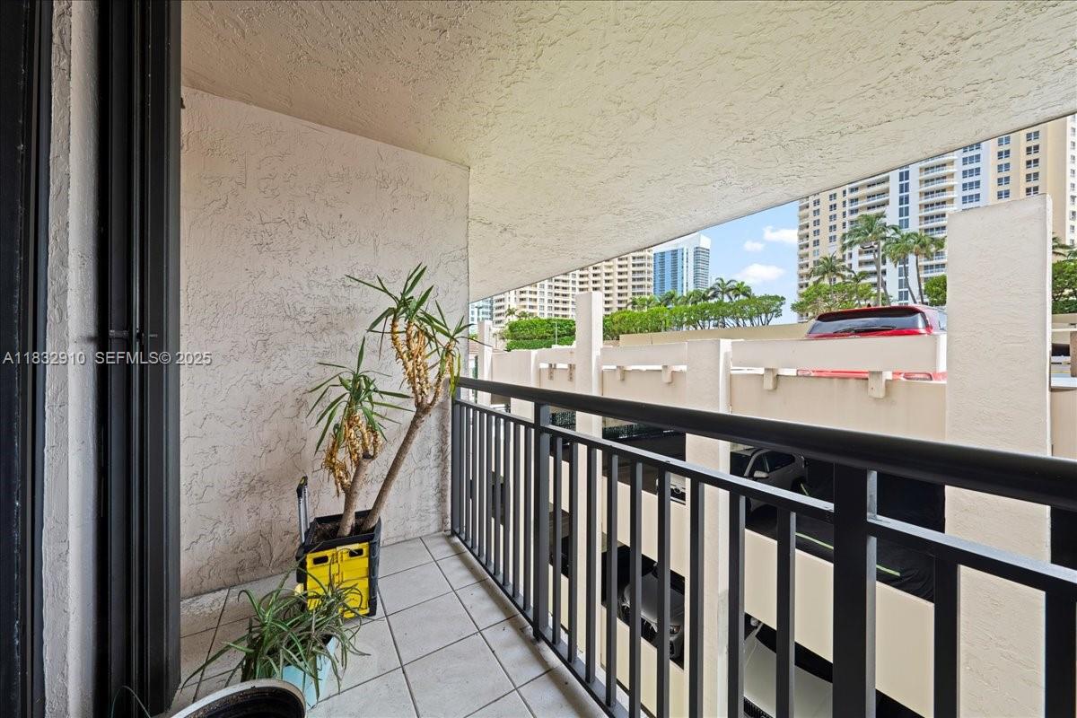 540 Brickell Key Drive, Unit 412 Miami, FL 33131 - Photo 23 of 32