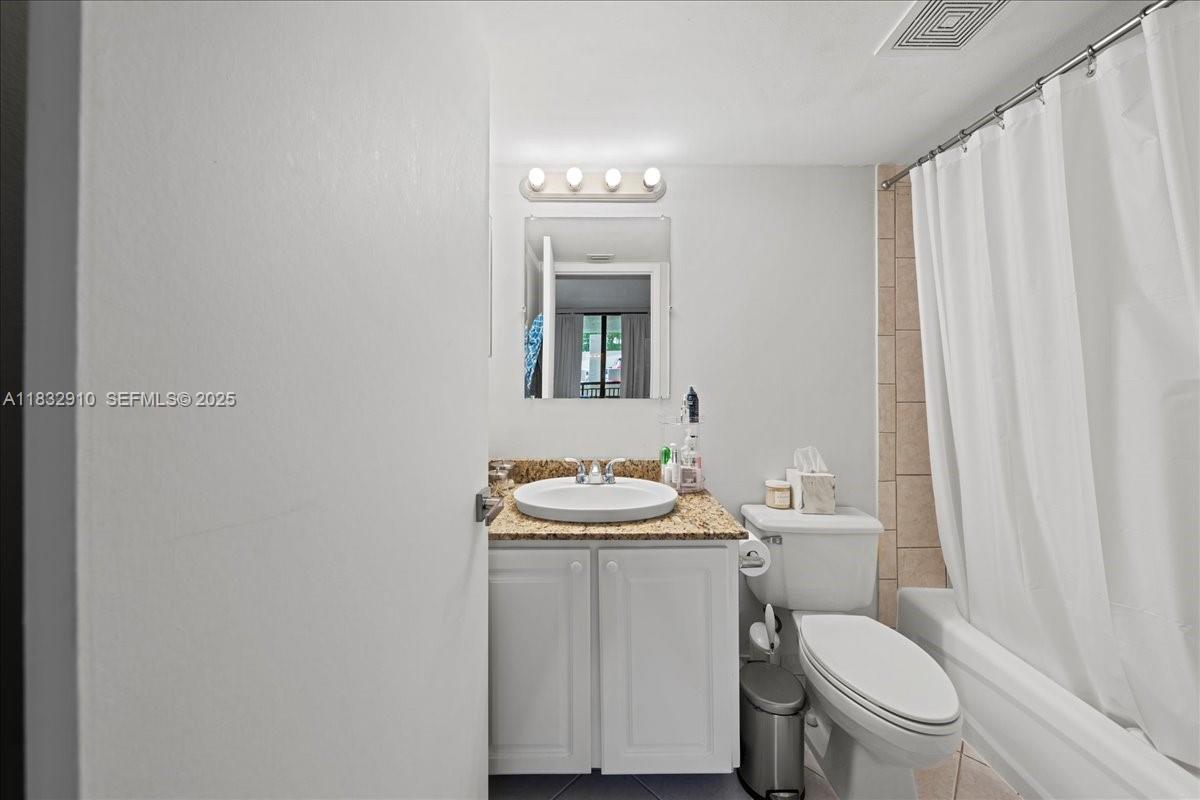 540 Brickell Key Drive, Unit 412 Miami, FL 33131 - Photo 27 of 32