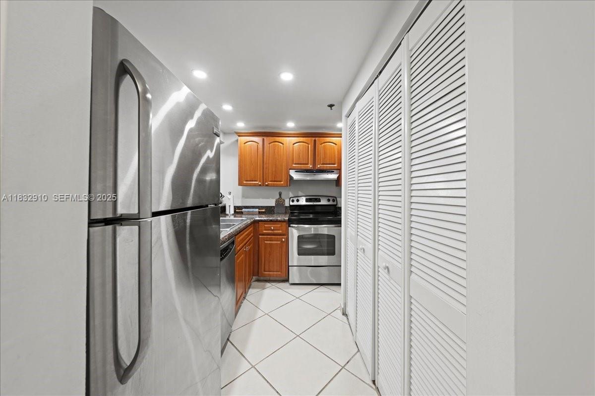 540 Brickell Key Drive, Unit 412 Miami, FL 33131 - Photo 8 of 32