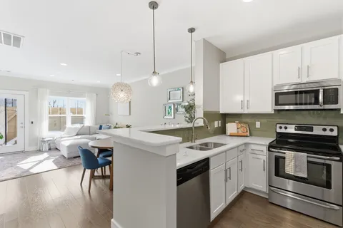 $465,000 | 102 West Mill Drive, Nashville, TN 37209