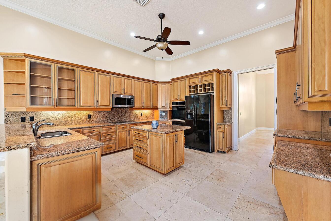 8480 Man O War Road Palm Beach Gardens, FL 33418 - Photo 11 of 45 Kitchen