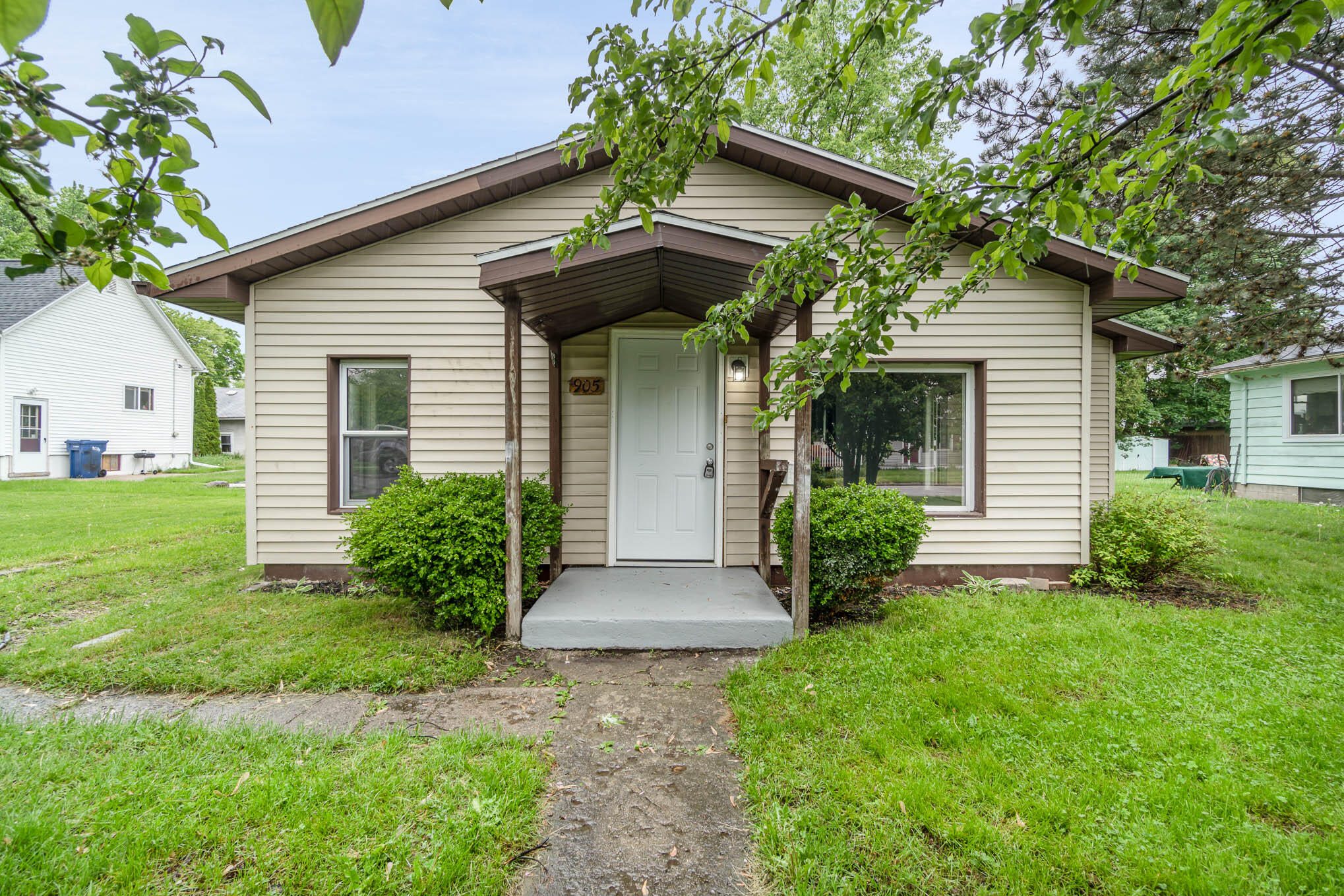 905 Webster Street Bay City, MI 48708 - Photo 1 of 17 Converted0_25-Edit
