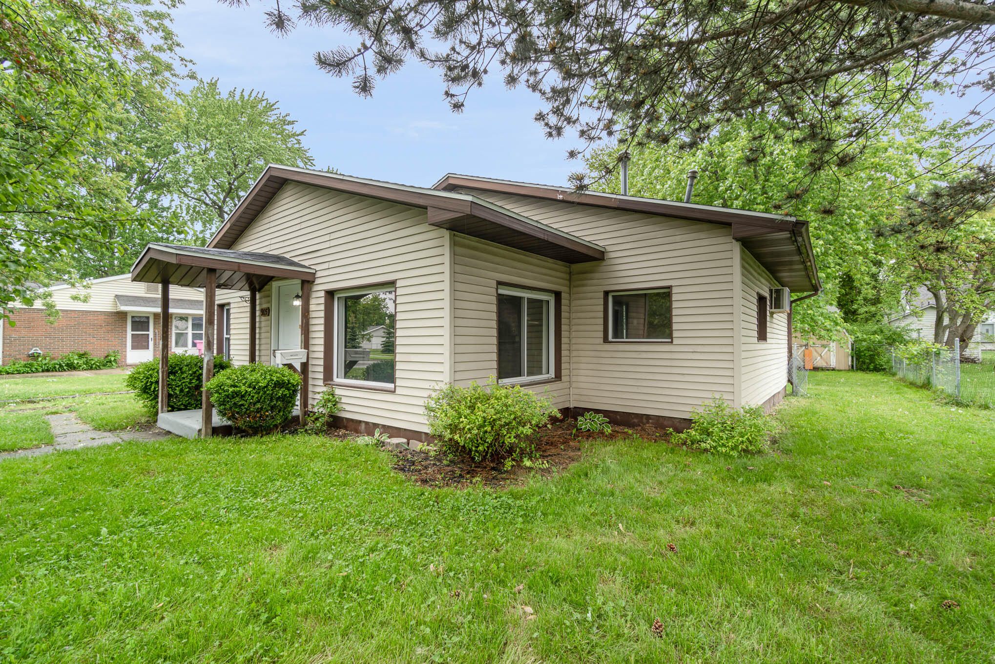 905 Webster Street Bay City, MI 48708 - Photo 3 of 17 Converted0_26-Edit