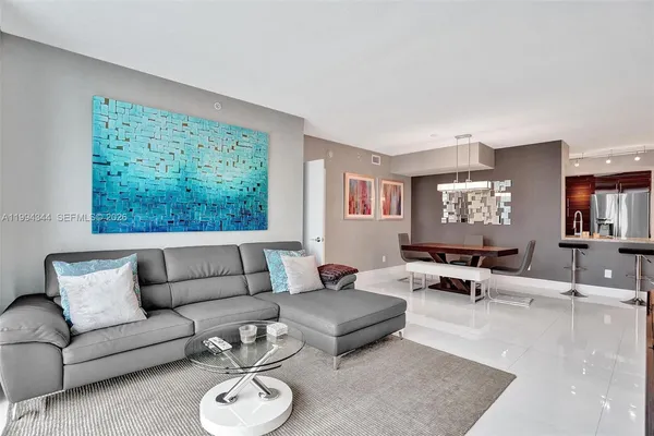 $4,900 | 325 South Biscayne Boulevard, Unit 2519, Miami, FL 33131