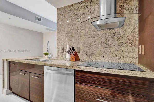 $4,900 | 325 South Biscayne Boulevard, Unit 2519, Miami, FL 33131