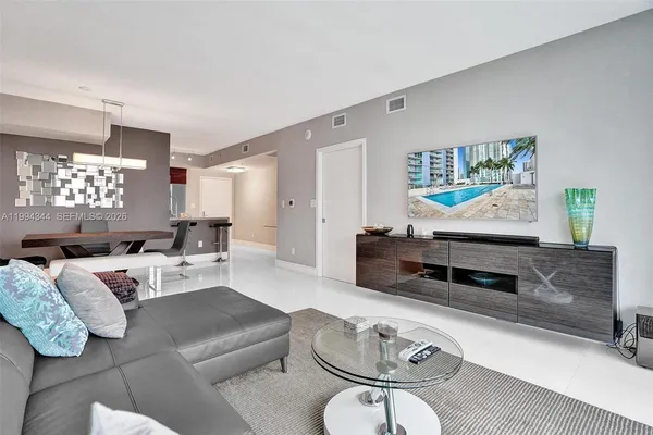 $4,900 | 325 South Biscayne Boulevard, Unit 2519, Miami, FL 33131