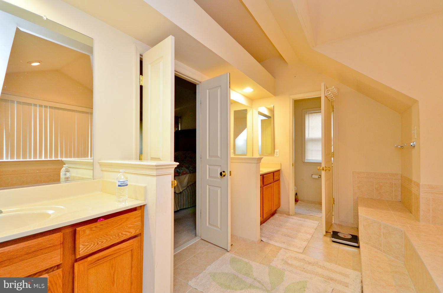 14901 Ridge Farm Court Bowie, MD 20715 - Photo 19 of 28 Bath (Master)