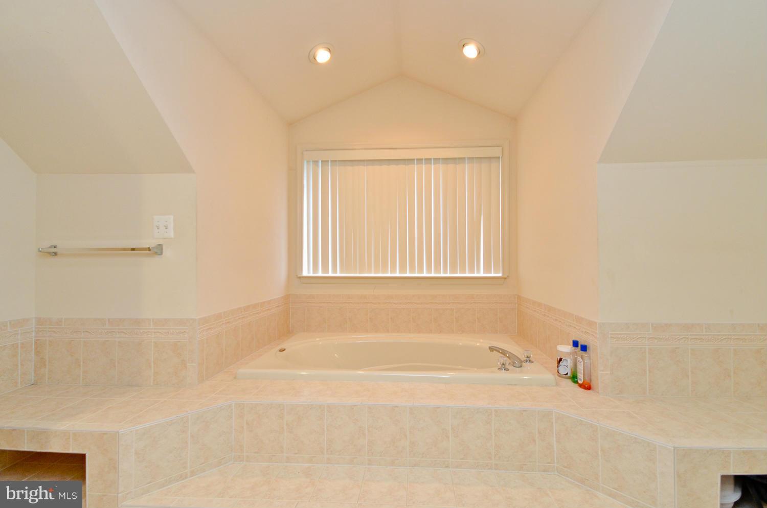 14901 Ridge Farm Court Bowie, MD 20715 - Photo 20 of 28 Bath (Master)