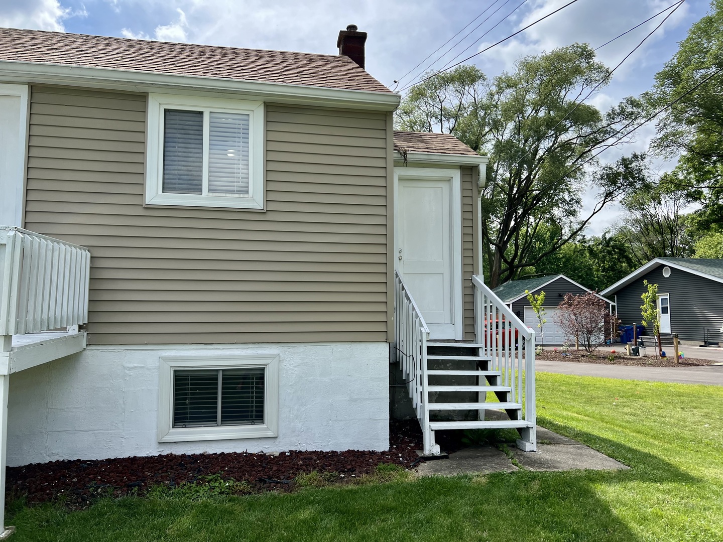 10N774 Maple Street Elgin, IL 60123 - Photo 2 of 19 Gallery Image 2