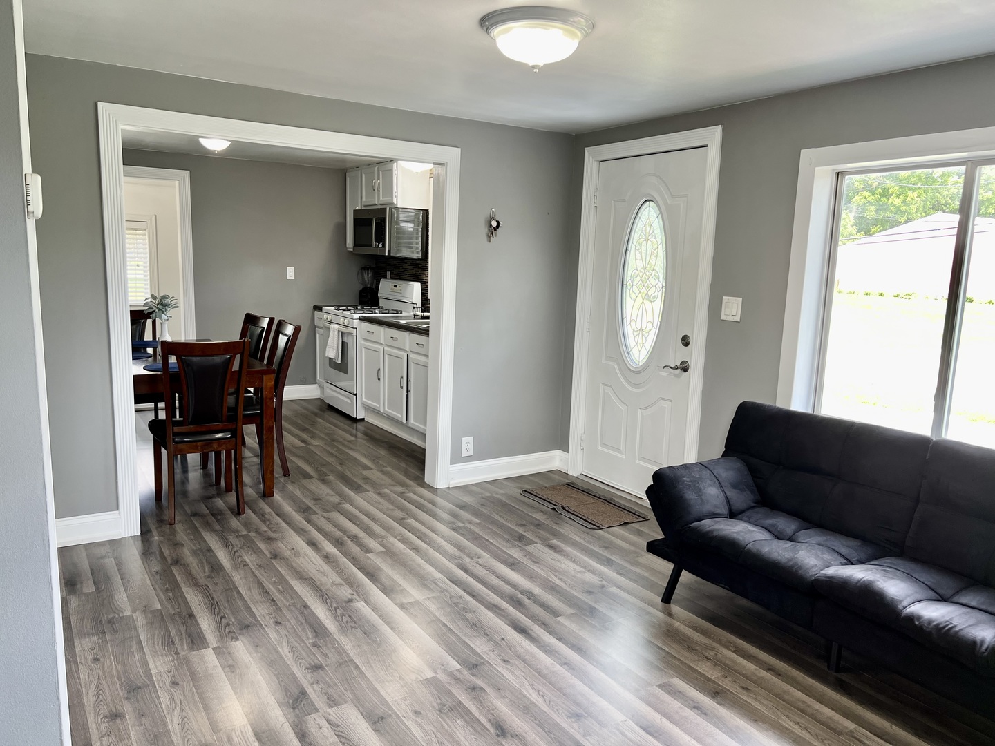 10N774 Maple Street Elgin, IL 60123 - Photo 6 of 19 Gallery Image 6