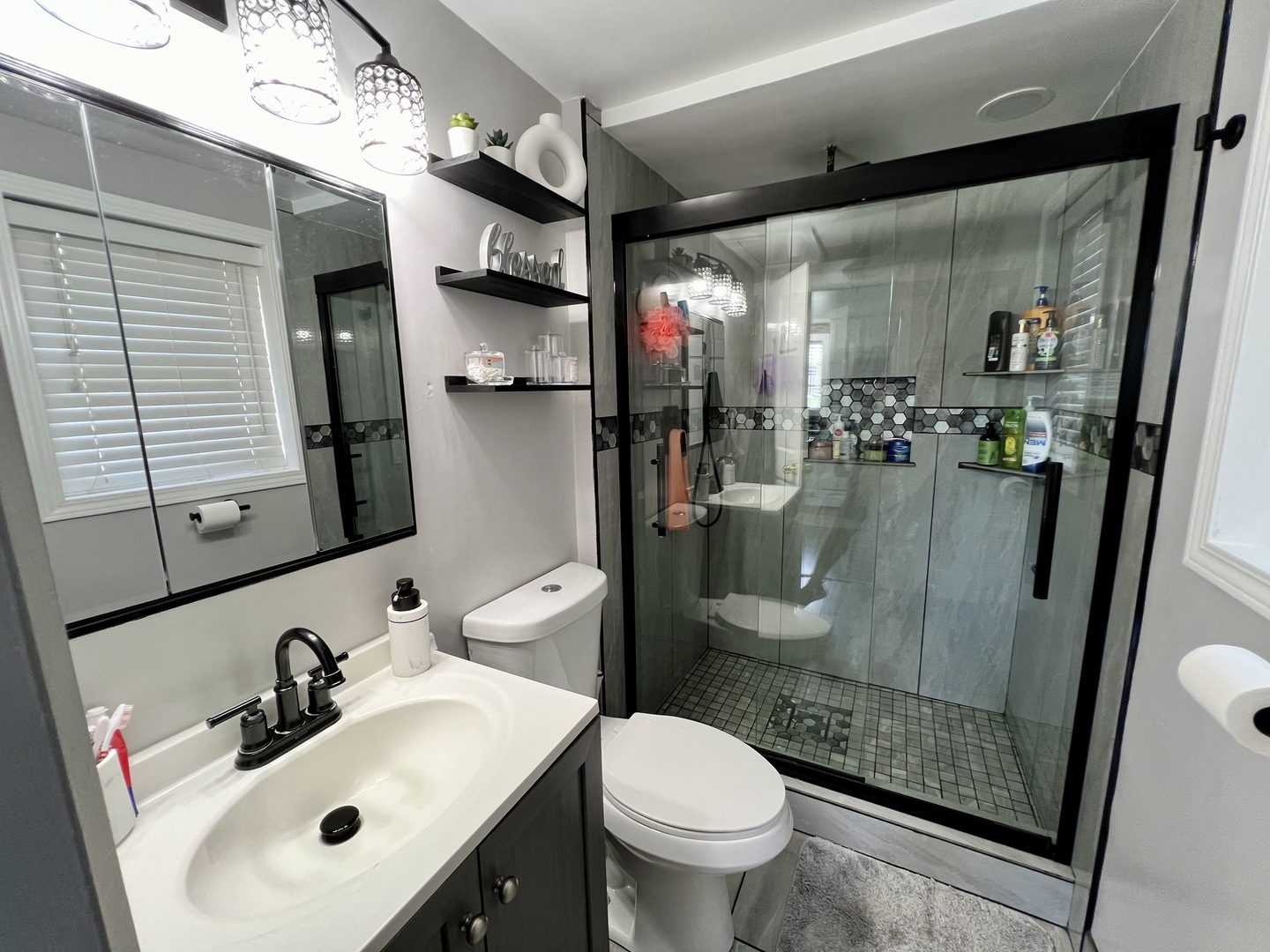 10N774 Maple Street Elgin, IL 60123 - Photo 10 of 19 Gallery Image 10