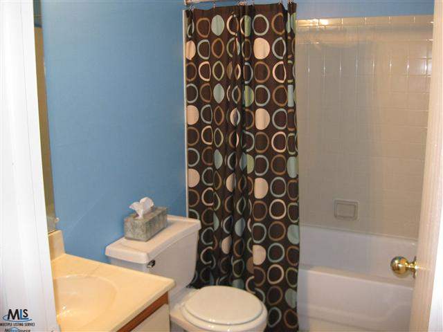 1516 Porter Circle Rochester, MI 48307 - Photo 11 of 16 31123663-10.JPG