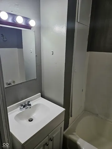 $140,000 | 833 North Gladstone Avenue, Indianapolis, IN 46201