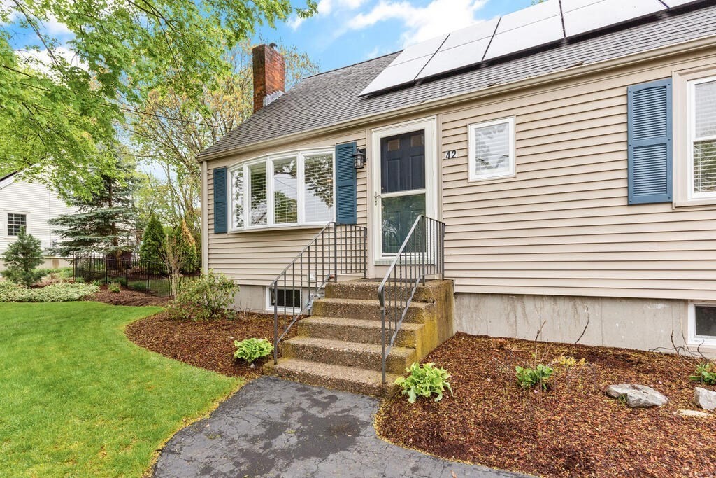 42 Frank Road Weymouth, MA 02191 - Photo 3 of 30 Gallery Image 3