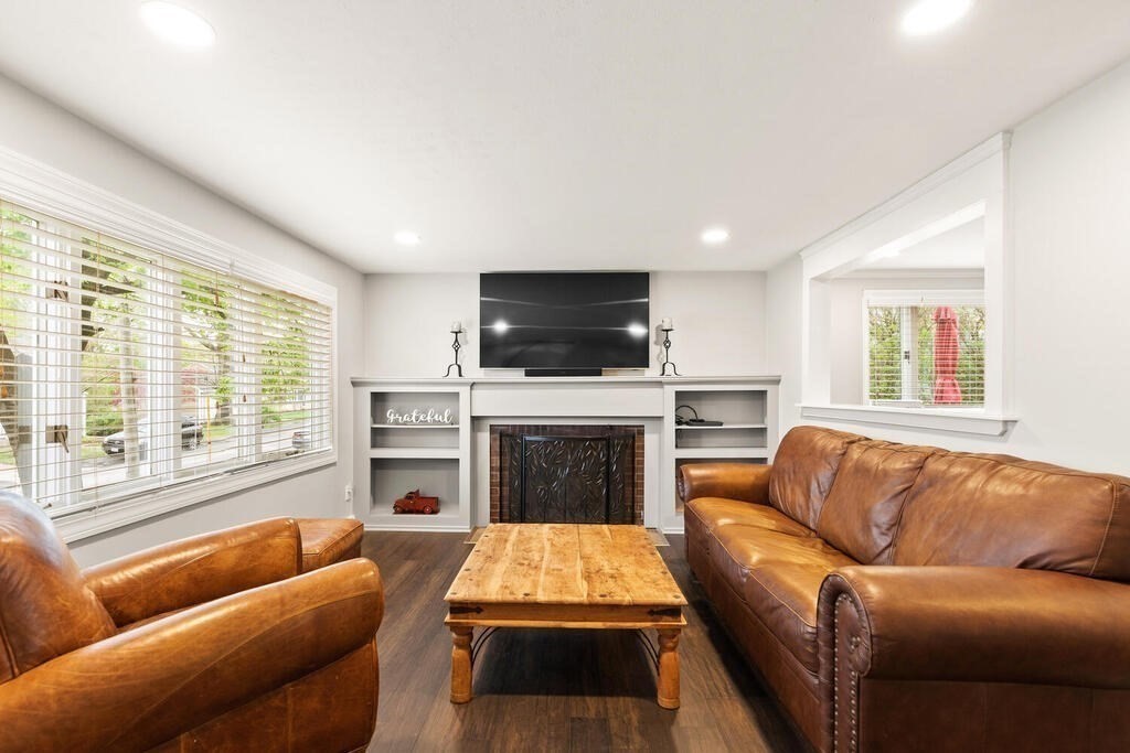 42 Frank Road Weymouth, MA 02191 - Photo 5 of 30 Gallery Image 5