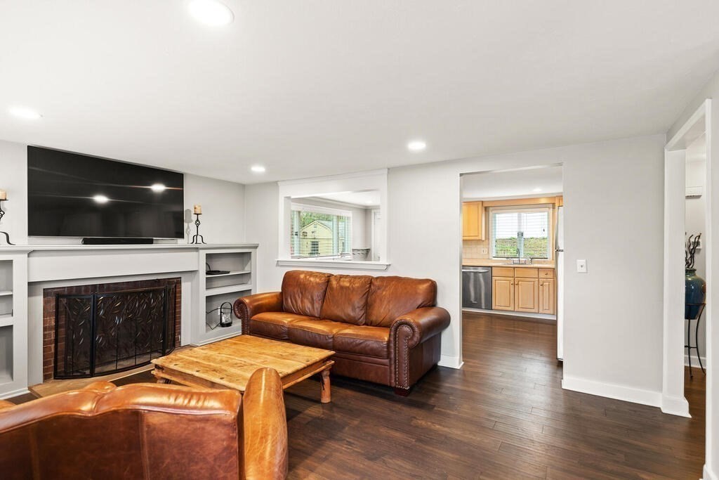 42 Frank Road Weymouth, MA 02191 - Photo 7 of 30 Gallery Image 7