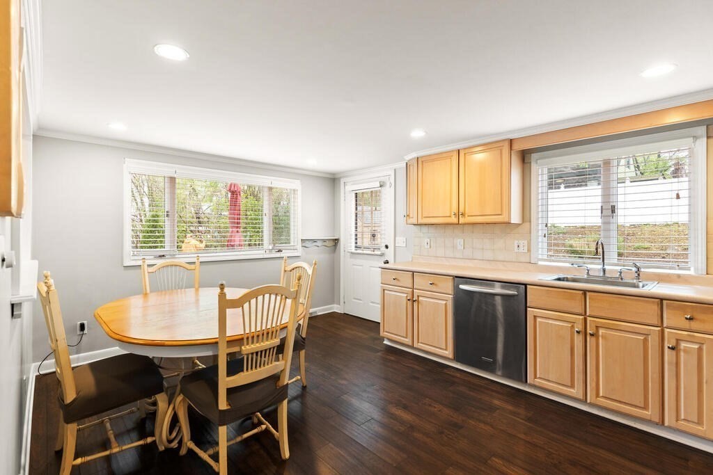 42 Frank Road Weymouth, MA 02191 - Photo 9 of 30 Gallery Image 9