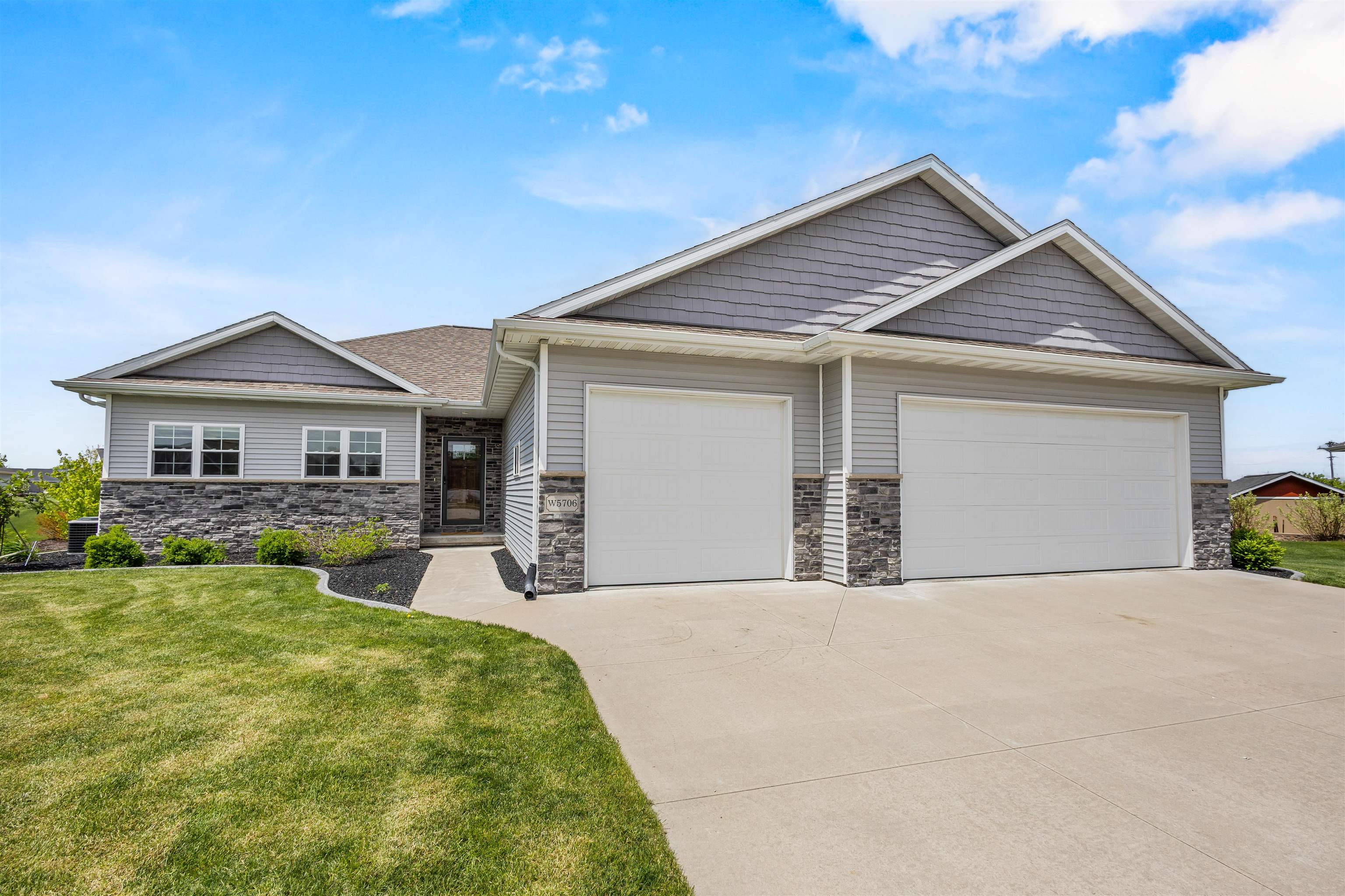 W5706 Mase Court Appleton, WI 54915 - Photo 1 of 31