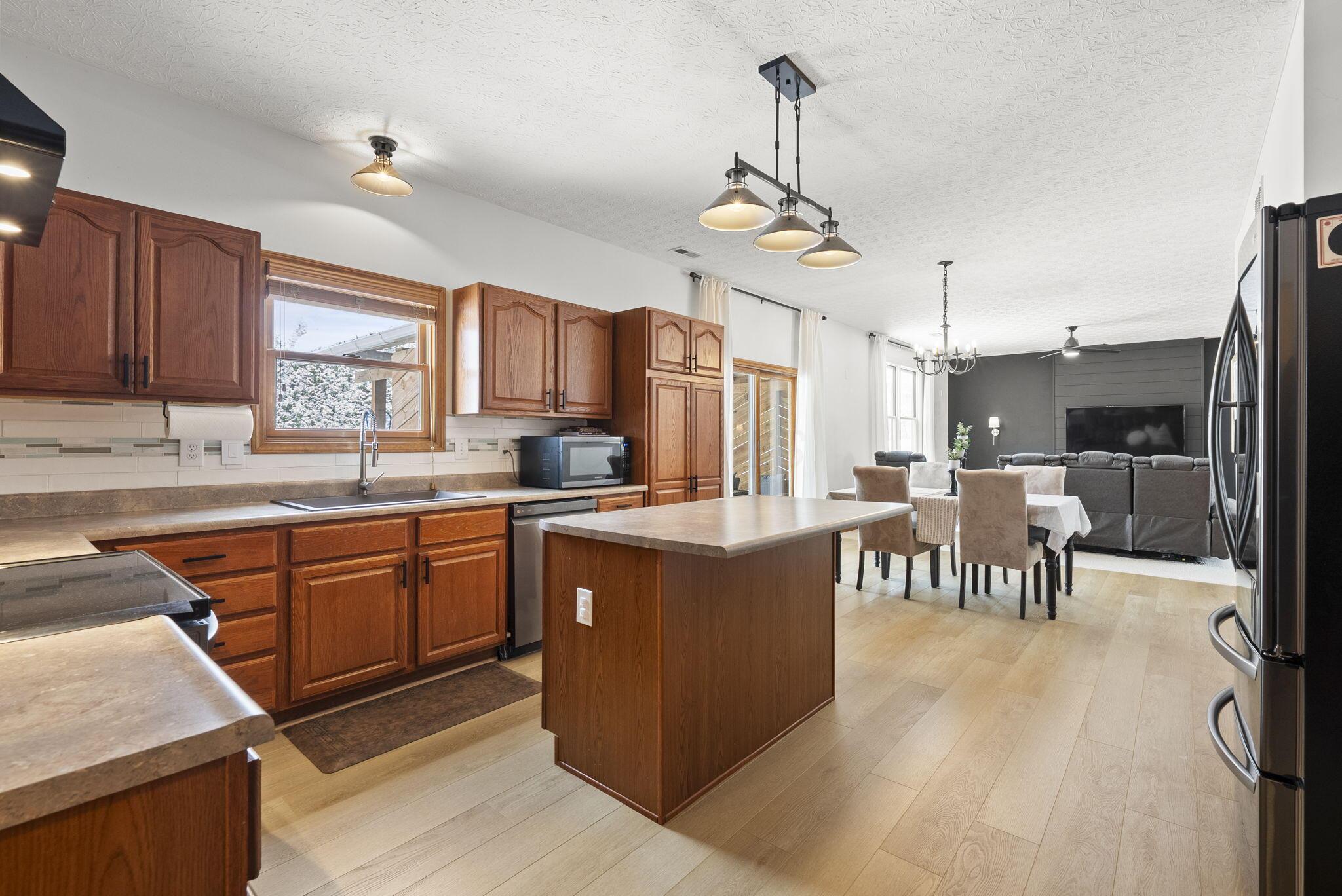 6206 Feder Road Columbus, OH 43228 - Photo 18 of 49 17-web-or-mls-DSC05594