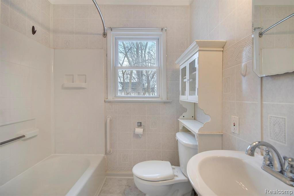 2018 North Seymour Road Flushing, MI 48433 - Photo 11 of 31