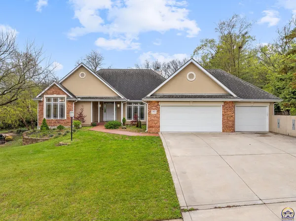$495,900 | 5411 Southwest 40th Terrace, Topeka, KS 66610