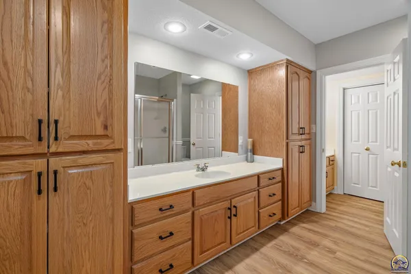 $495,900 | 5411 Southwest 40th Terrace, Topeka, KS 66610