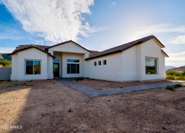 a view of a house with a yard