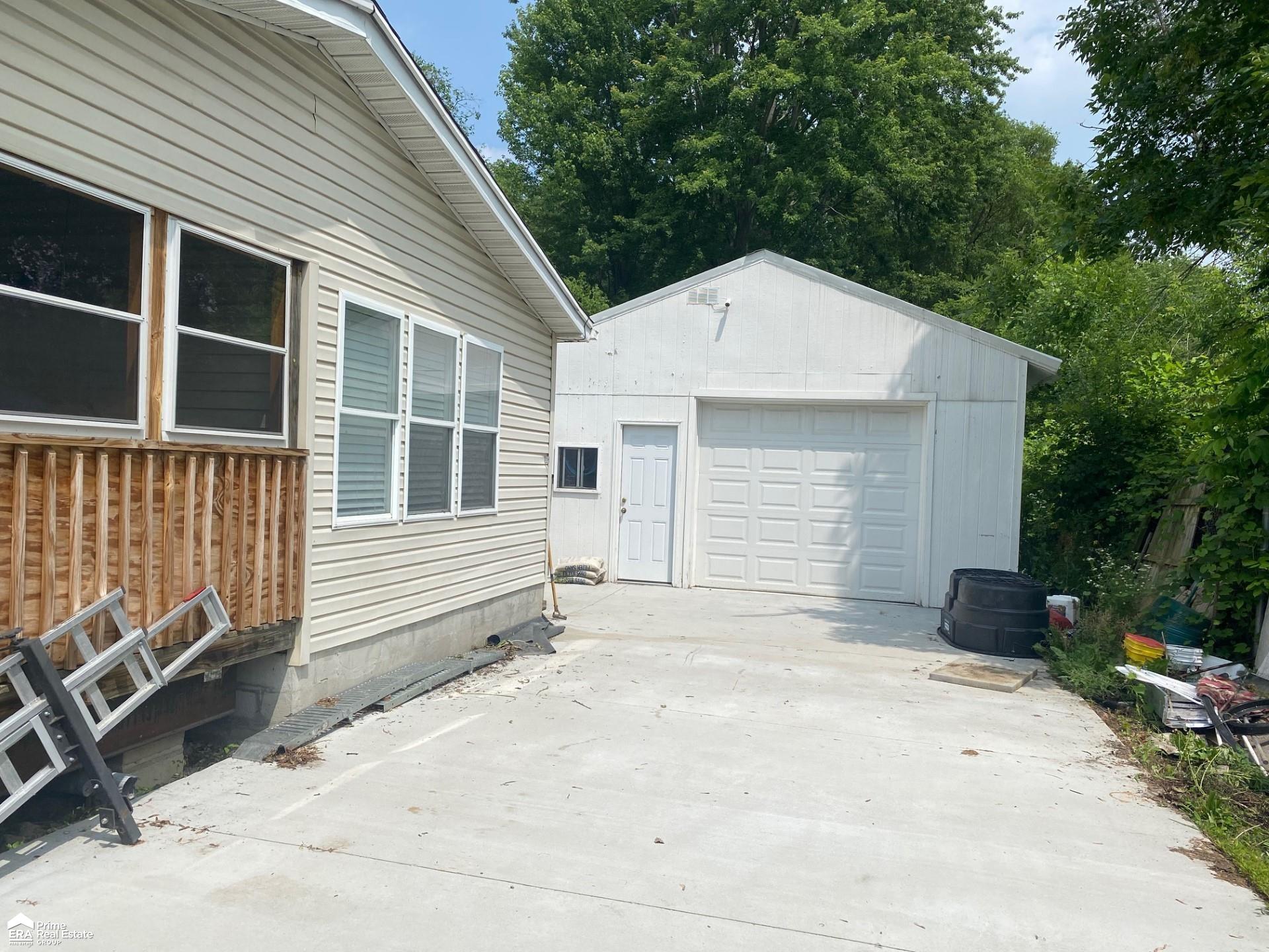 3030 North Belsay Road Flint, MI 48506 - Photo 2 of 34