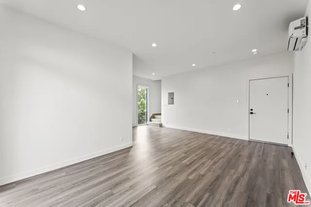 $6,200 | 1254 9th Street, Unit F6, Santa Monica, CA 90401