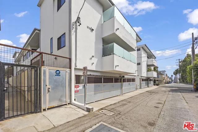 $6,200 | 1254 9th Street, Unit F6, Santa Monica, CA 90401