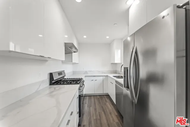 $6,200 | 1254 9th Street, Unit F6, Santa Monica, CA 90401