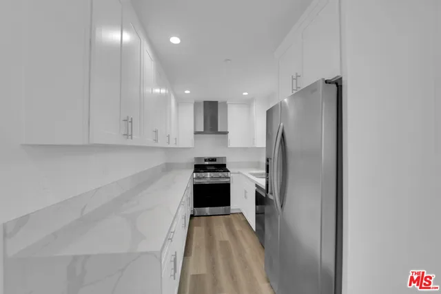 $6,200 | 1254 9th Street, Unit F6, Santa Monica, CA 90401
