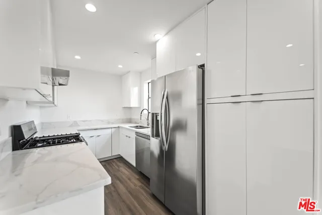 $6,200 | 1254 9th Street, Unit F6, Santa Monica, CA 90401