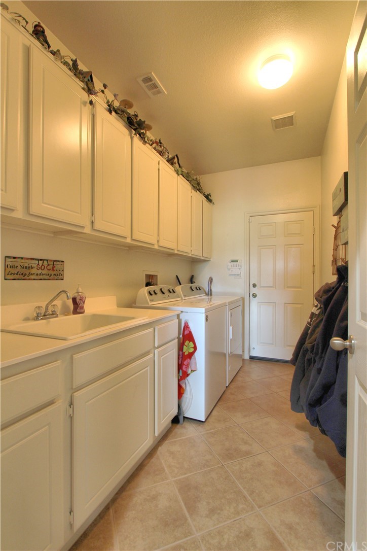 35107 Hogan Drive Beaumont, CA 92223 - Photo 12 of 42 a utility room with cabinets