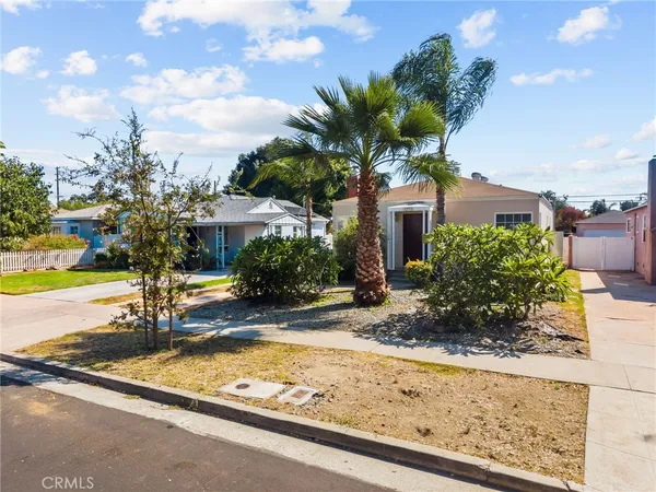 $1,549,888 | 1733 South Carmelina Avenue, Los Angeles, CA 90025