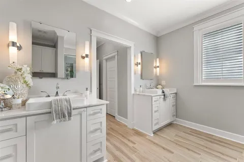 $659,995 | 3831 Lake Breeze Road, Lake Charles, LA 70605