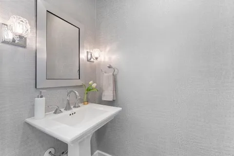 $659,995 | 3831 Lake Breeze Road, Lake Charles, LA 70605