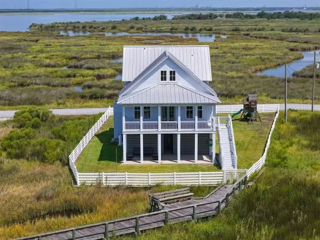 $659,995 | 3831 Lake Breeze Road, Lake Charles, LA 70605