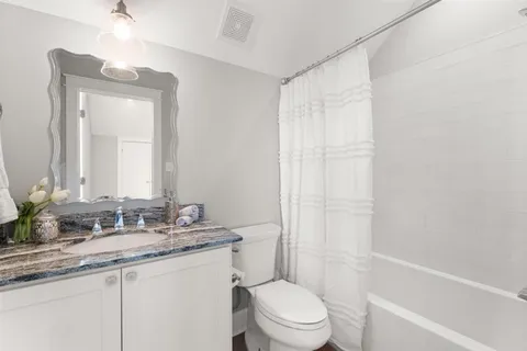 $659,995 | 3831 Lake Breeze Road, Lake Charles, LA 70605