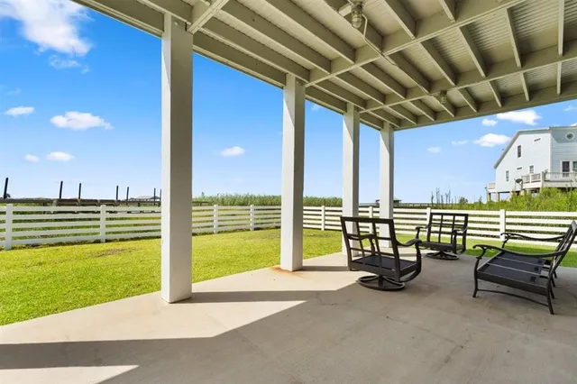 $659,995 | 3831 Lake Breeze Road, Lake Charles, LA 70605