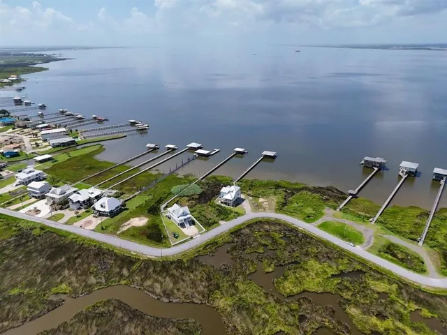 $659,995 | 3831 Lake Breeze Road, Lake Charles, LA 70605