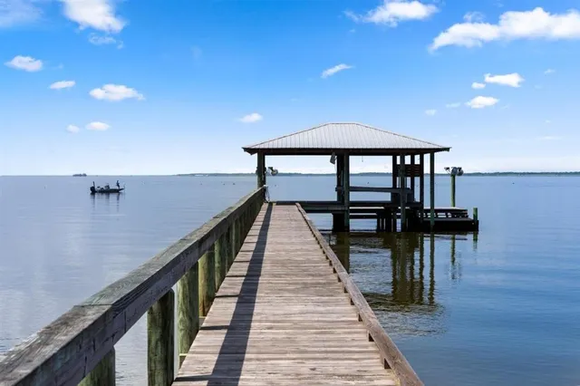 $659,995 | 3831 Lake Breeze Road, Lake Charles, LA 70605