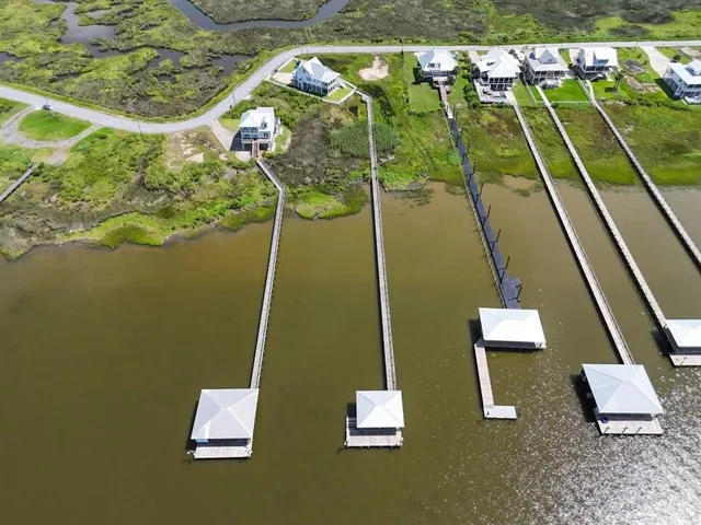 $659,995 | 3831 Lake Breeze Road, Lake Charles, LA 70605