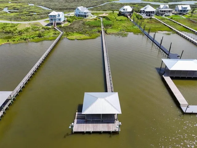 $659,995 | 3831 Lake Breeze Road, Lake Charles, LA 70605