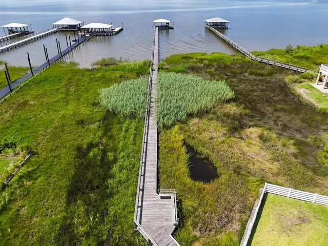 $659,995 | 3831 Lake Breeze Road, Lake Charles, LA 70605