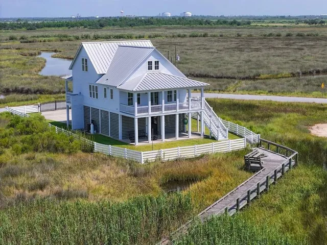 $659,995 | 3831 Lake Breeze Road, Lake Charles, LA 70605