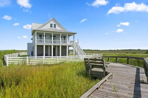 $659,995 | 3831 Lake Breeze Road, Lake Charles, LA 70605