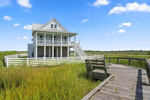 $659,995 | 3831 Lake Breeze Road, Lake Charles, LA 70605