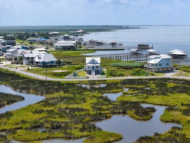 $659,995 | 3831 Lake Breeze Road, Lake Charles, LA 70605