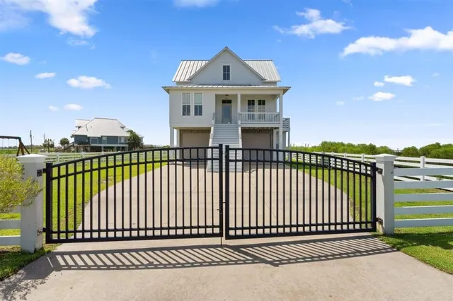 $659,995 | 3831 Lake Breeze Road, Lake Charles, LA 70605